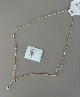 Collar Dorado de Cadena Fina con Detalles