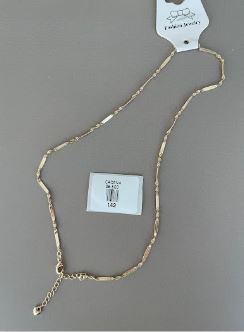 Collar Dorado de Cadena Fina con Detalles