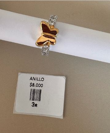 Anillo con Diseño de Mariposa y Banda de Cristales