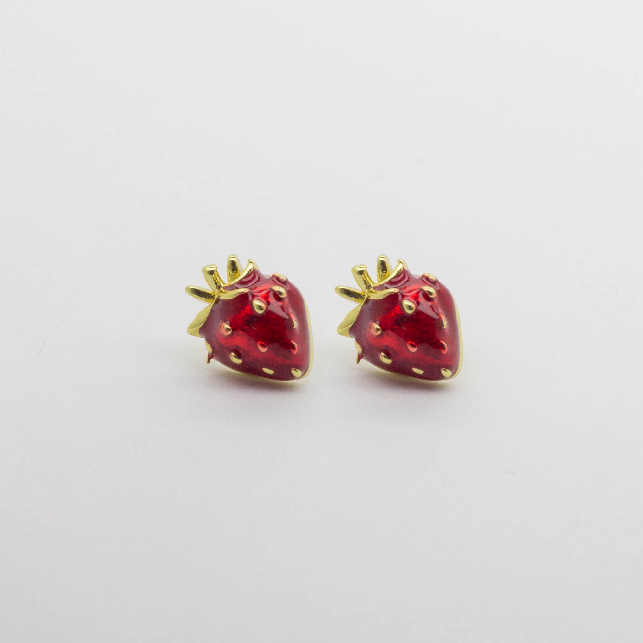 Aretes Forma de Fresa en Tono Rojo y Dorado
