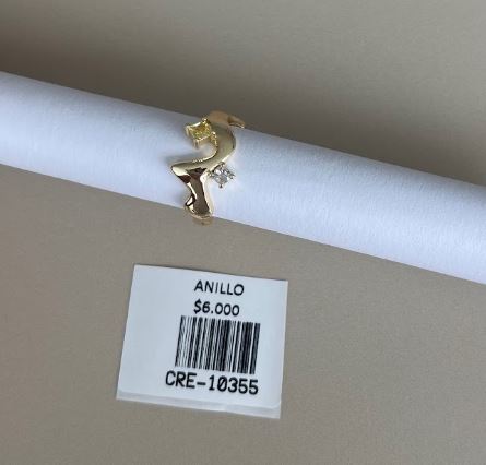 Anillo Ondulado con Piedras de Corte Cuadrado
