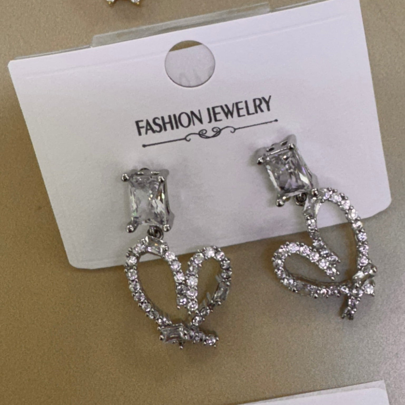Aretes Colgantes Corazón con Cristales