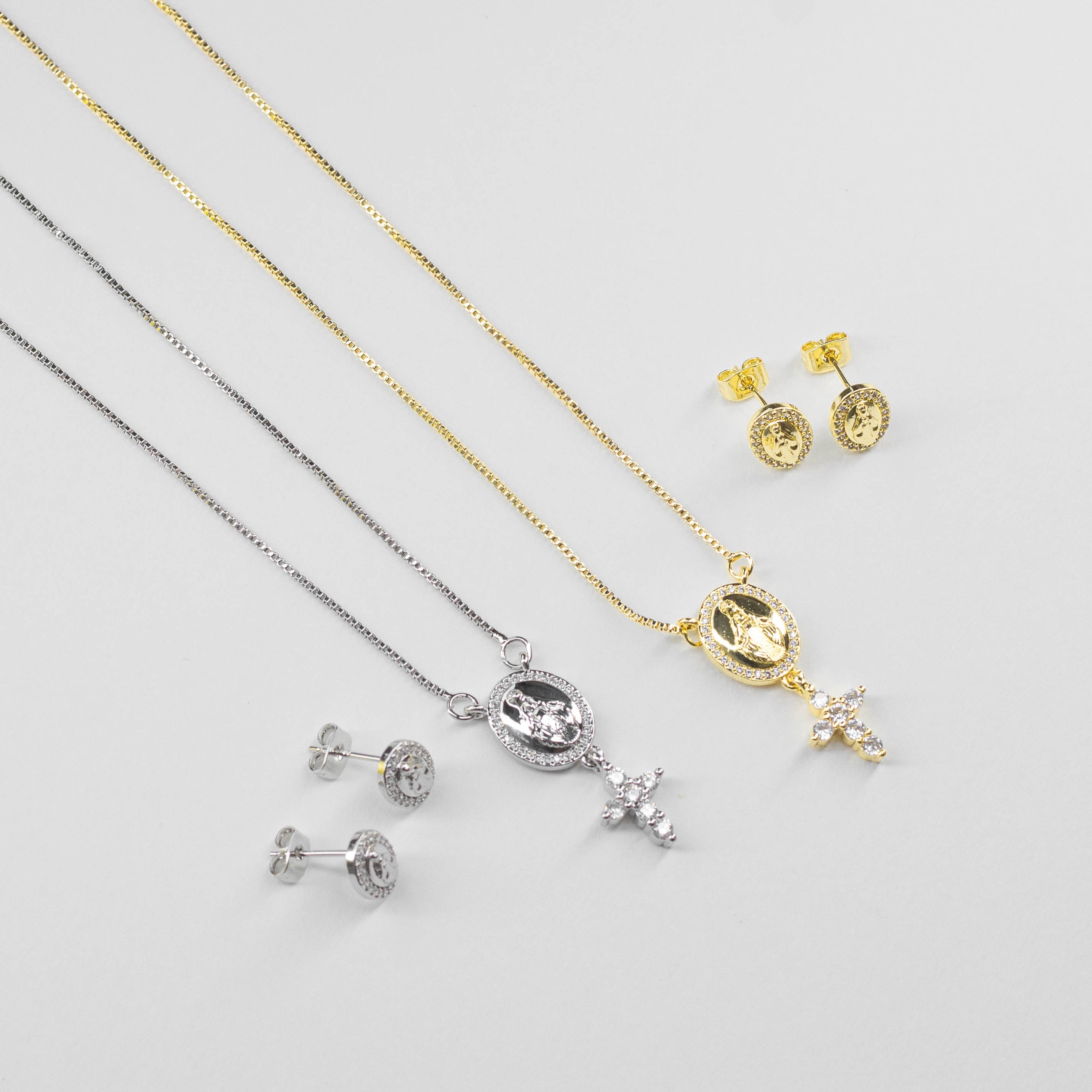 Set de Collares y Topos con Medalla Religiosa y Cruz