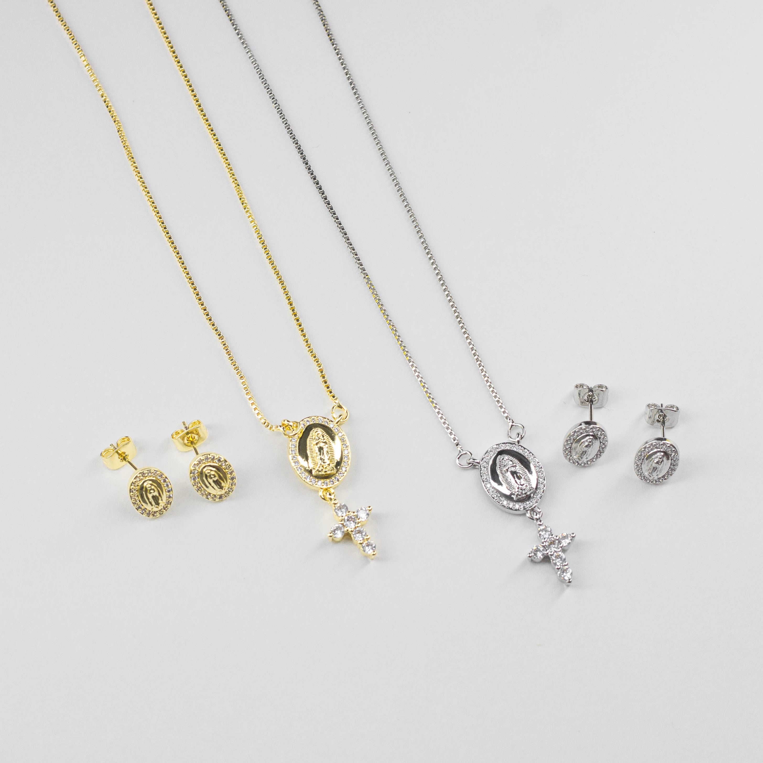 Juego de Collar y Aretes con Dije de Virgen y Cruz