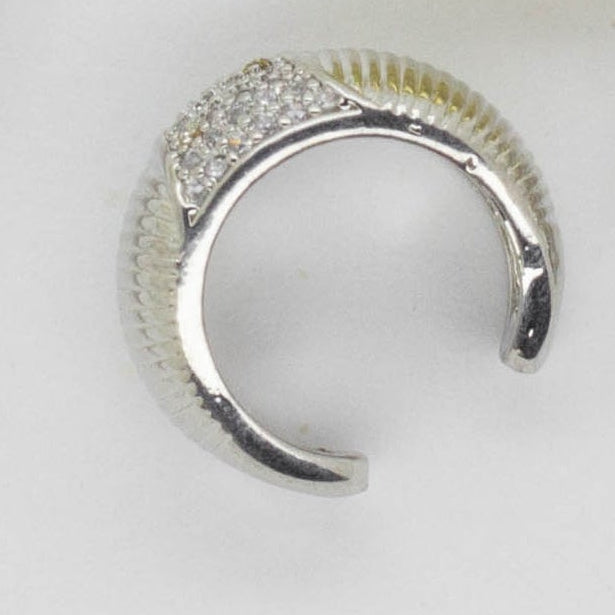 Ear Cuff Texturizado con Zircones