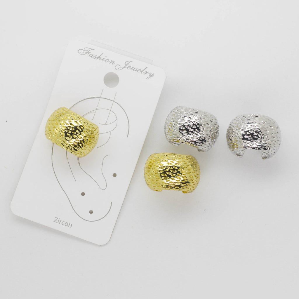 Ear Cuff Texturizado con un Estilo Martillado