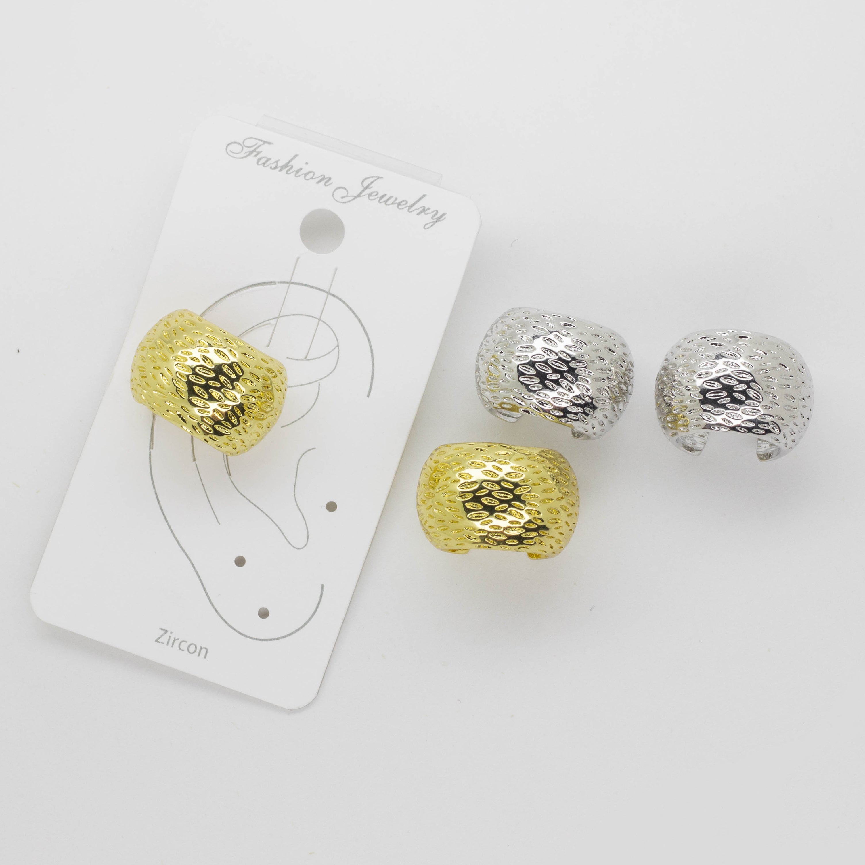 Ear Cuff Texturizado con un Estilo Martillado