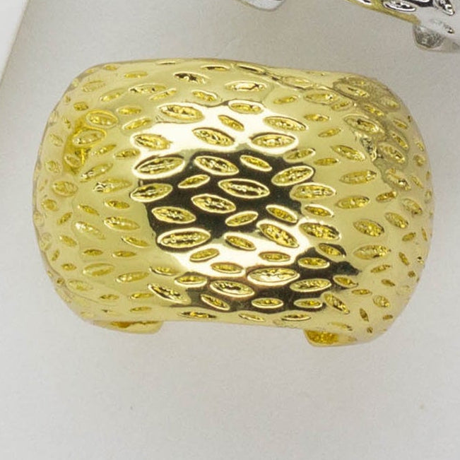 Ear Cuff Texturizado con un Estilo Martillado