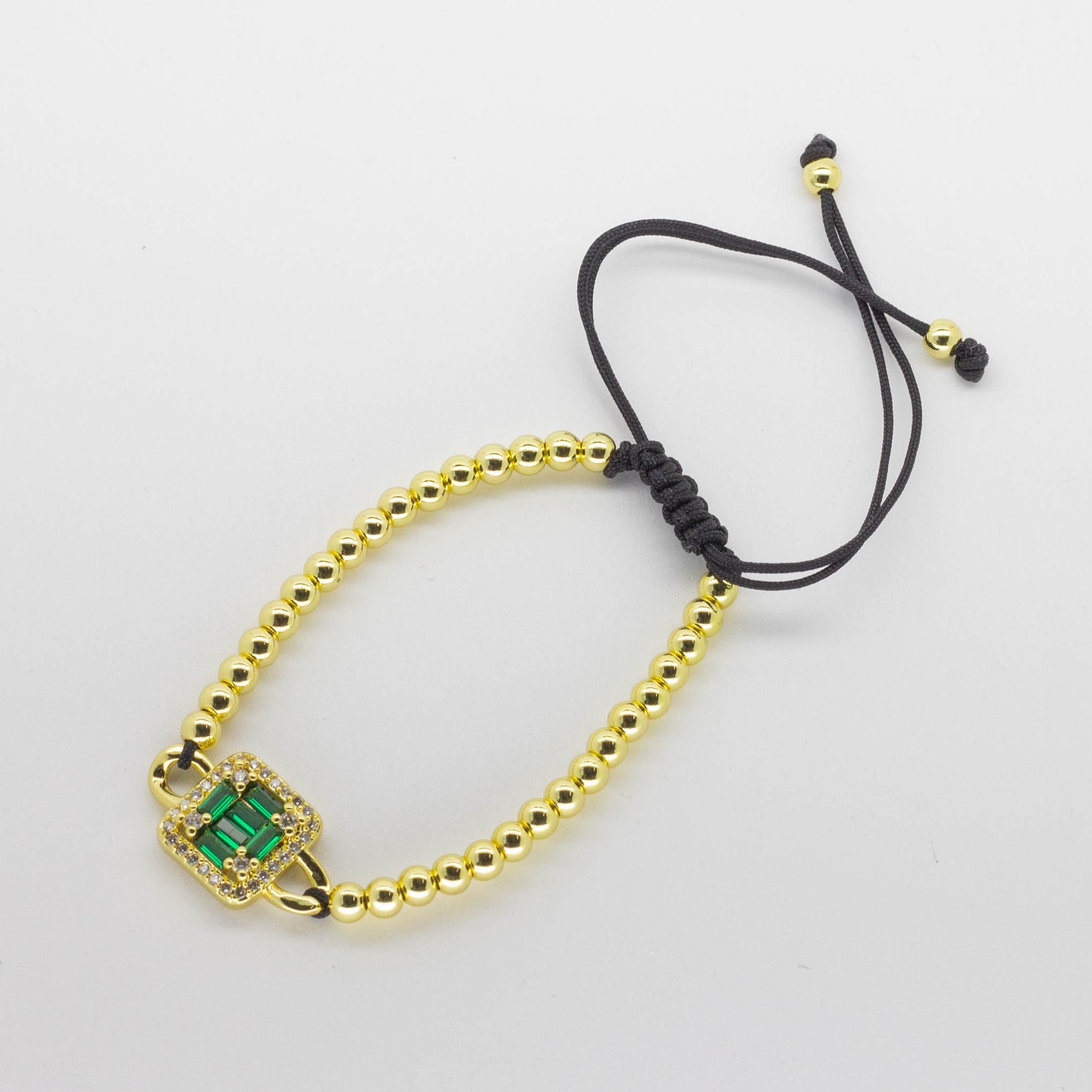 Pulsera Tejida Ajustable con Dije Cuadrado Verde y Cuentas