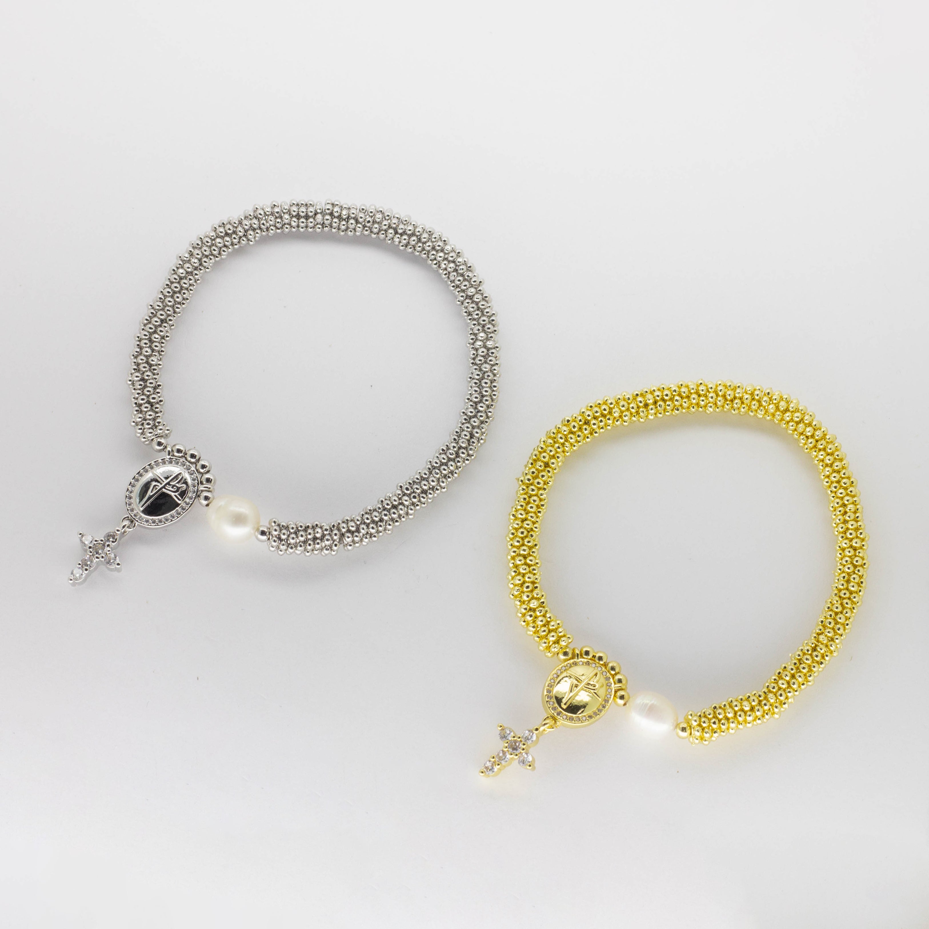 Pulsera Tejida de Balines con Dije Religioso y Perla