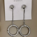 Aretes Colgantes de Aro Facetado con Relieve y Cadena