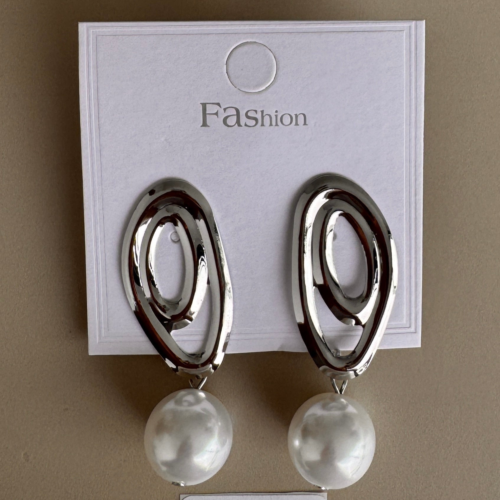 Aretes Geométricos con Perla Colgante