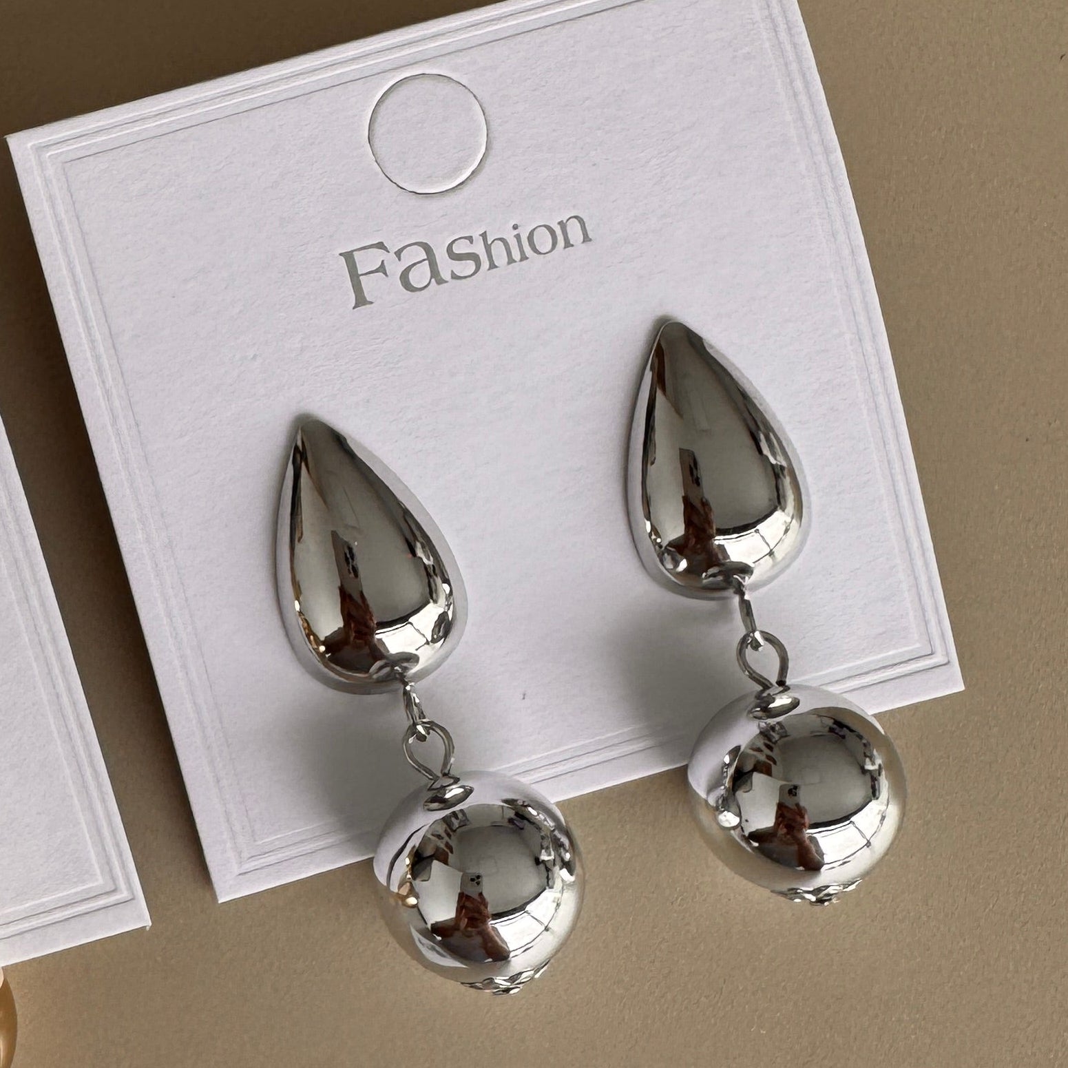 Aretes Colgantes Gota y Esfera Lisos