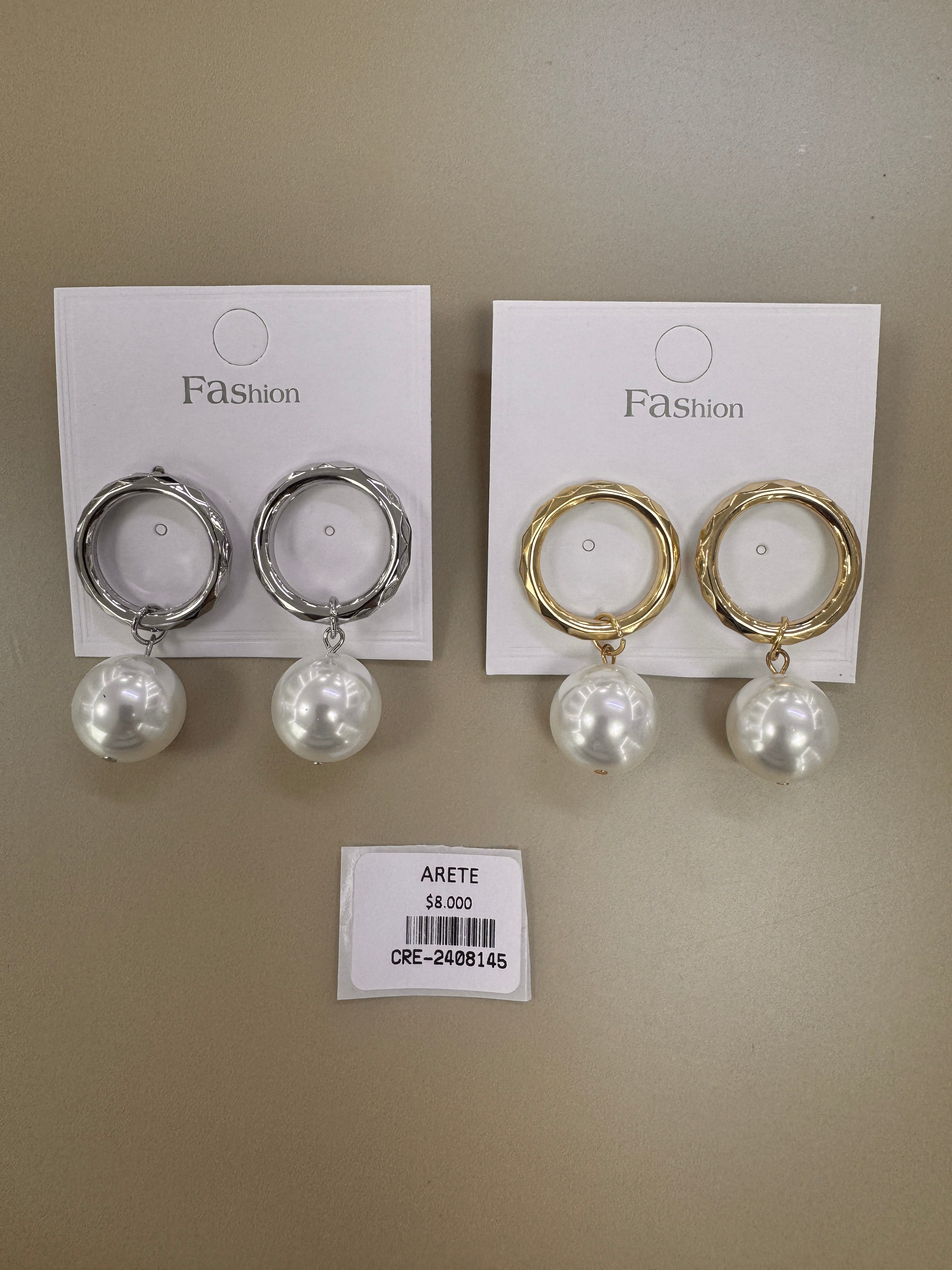 Aretes Aro Texturizado con Perla Blanca Colgante