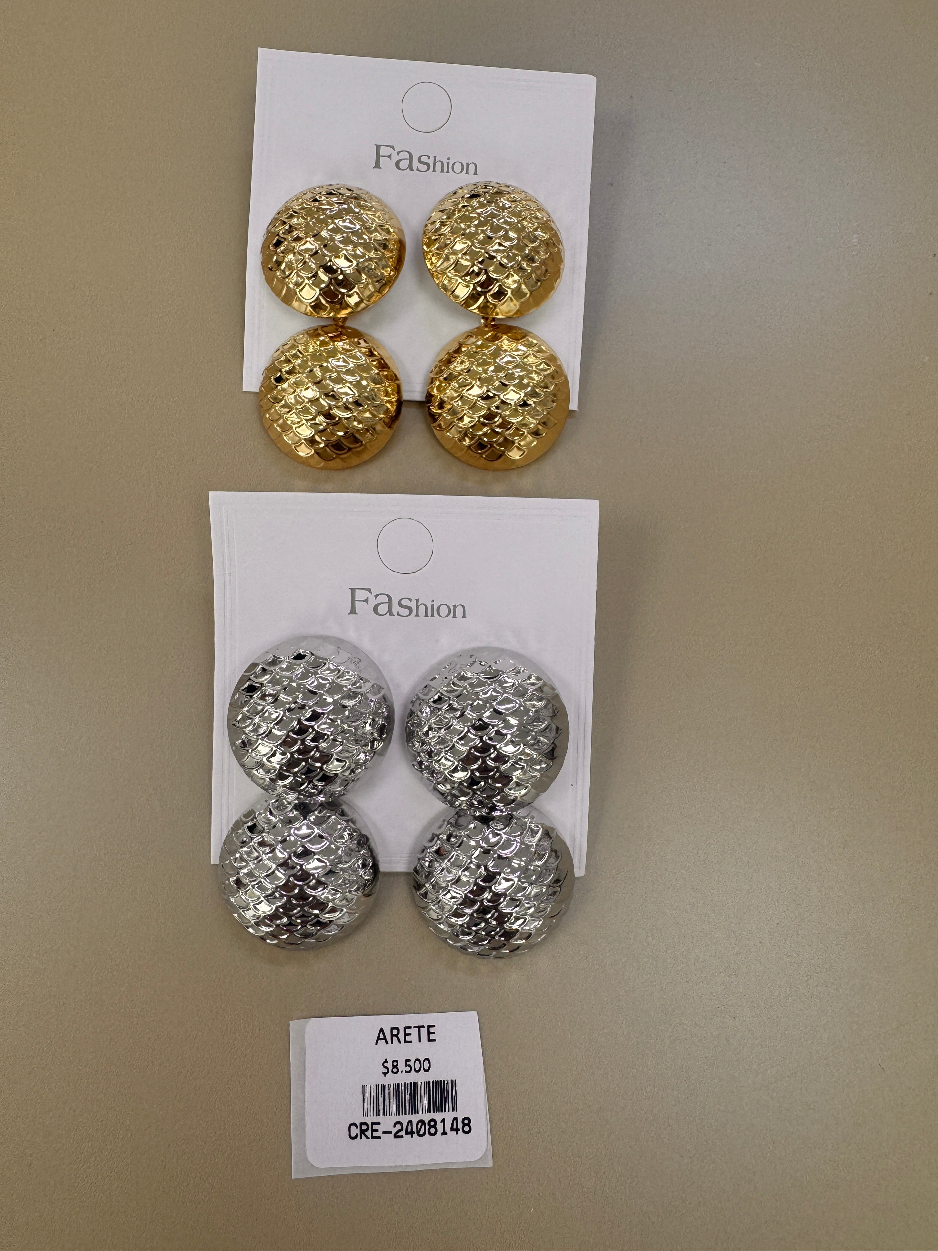 Aretes Colgantes Redondos Texturizados con Relieve
