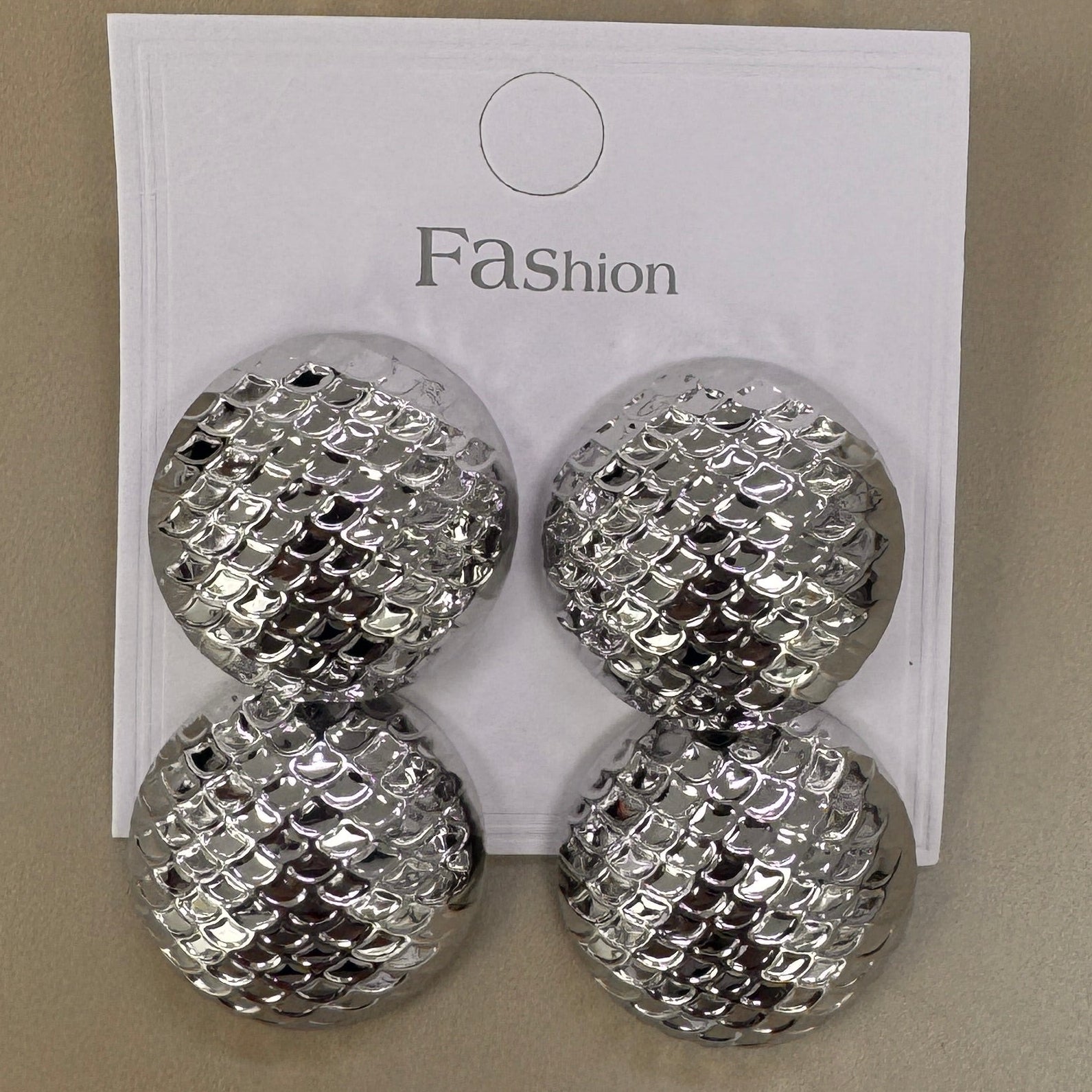 Aretes Colgantes Redondos Texturizados con Relieve