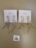Aretes Asimétricos de Líneas Onduladas con Perla
