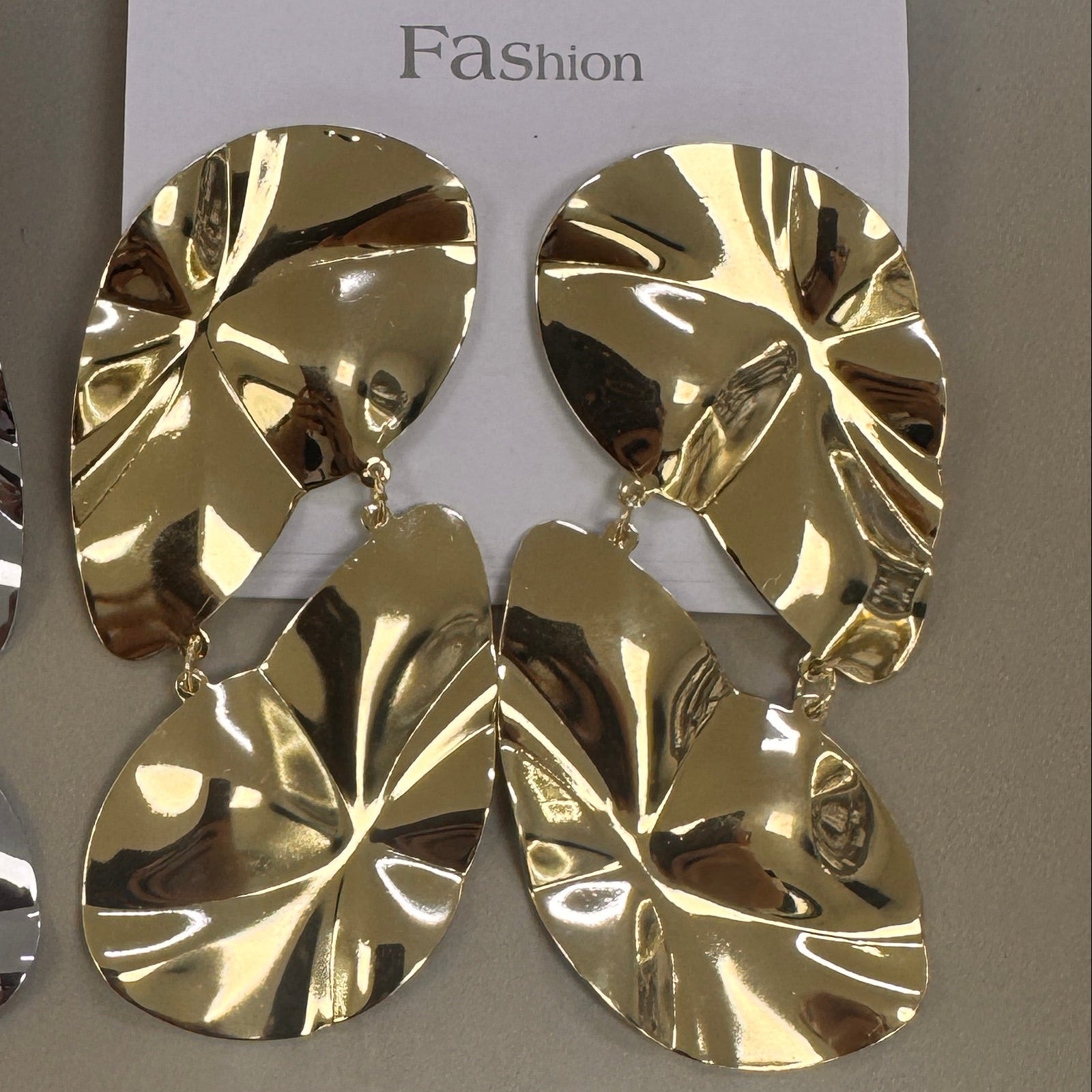 Aretes Colgantes Lisos con Relieve