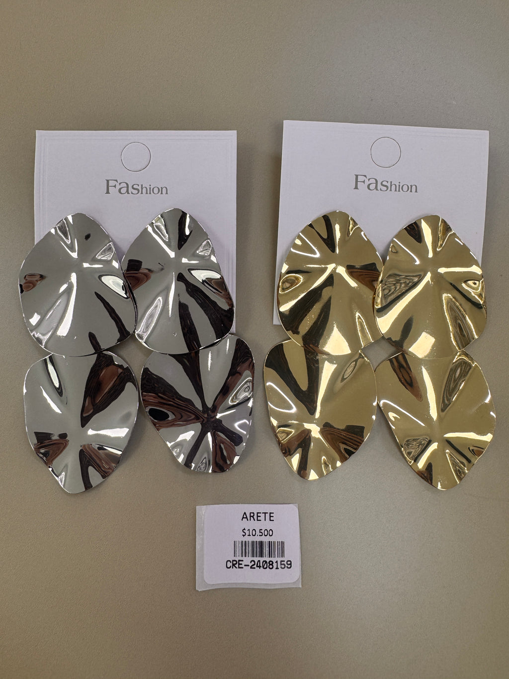 Aretes Colgantes Ovalados con Relieve