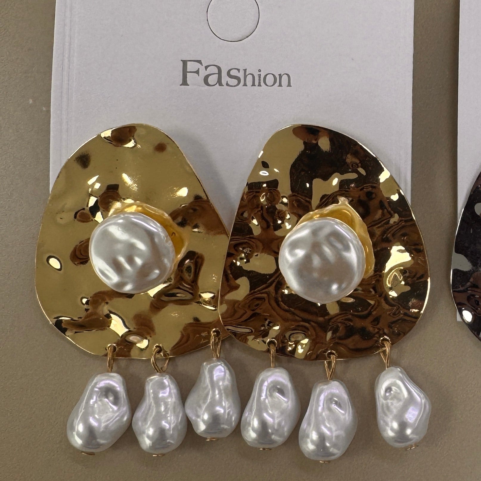 Aretes Orgánicos con Esfera y Perlas