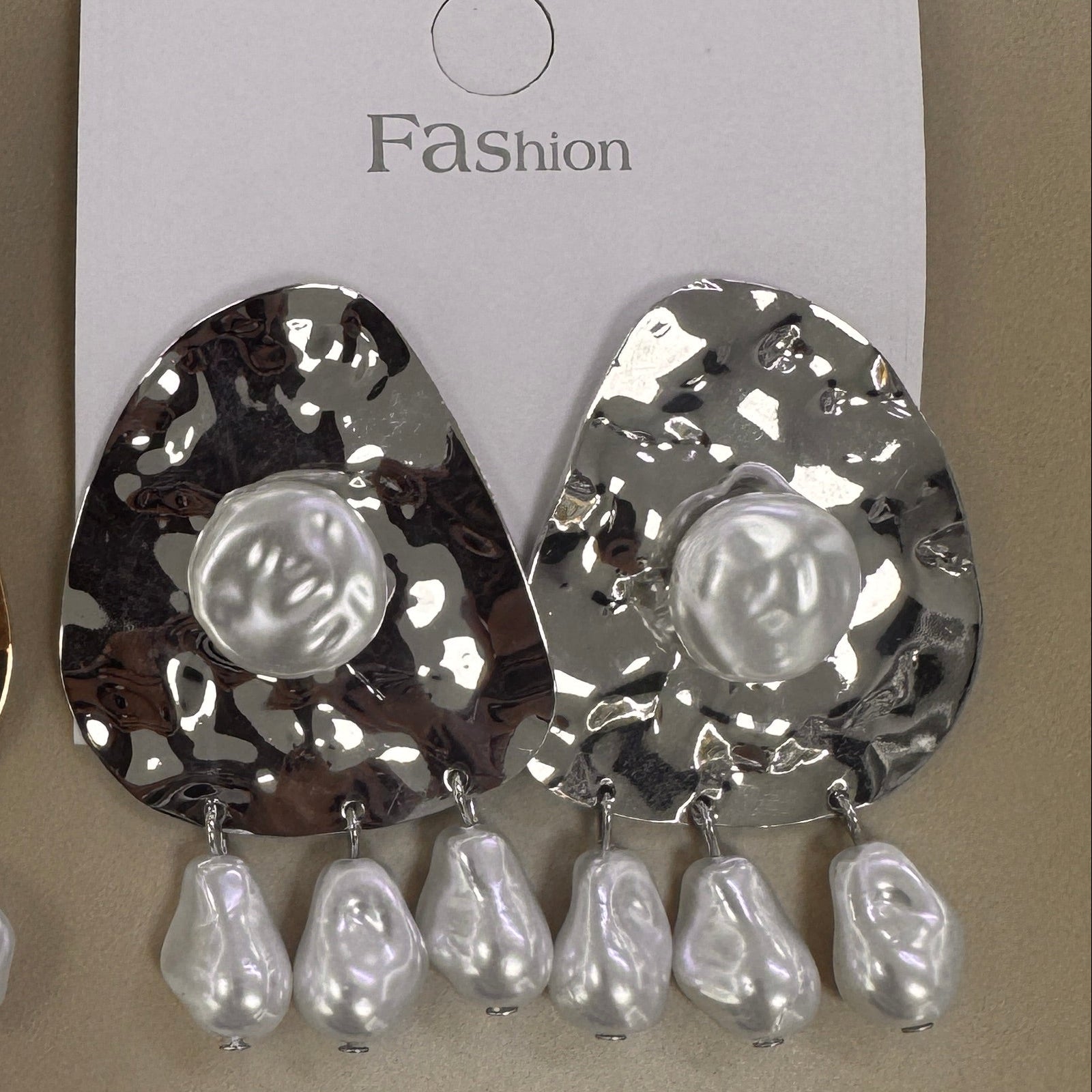 Aretes Orgánicos con Esfera y Perlas