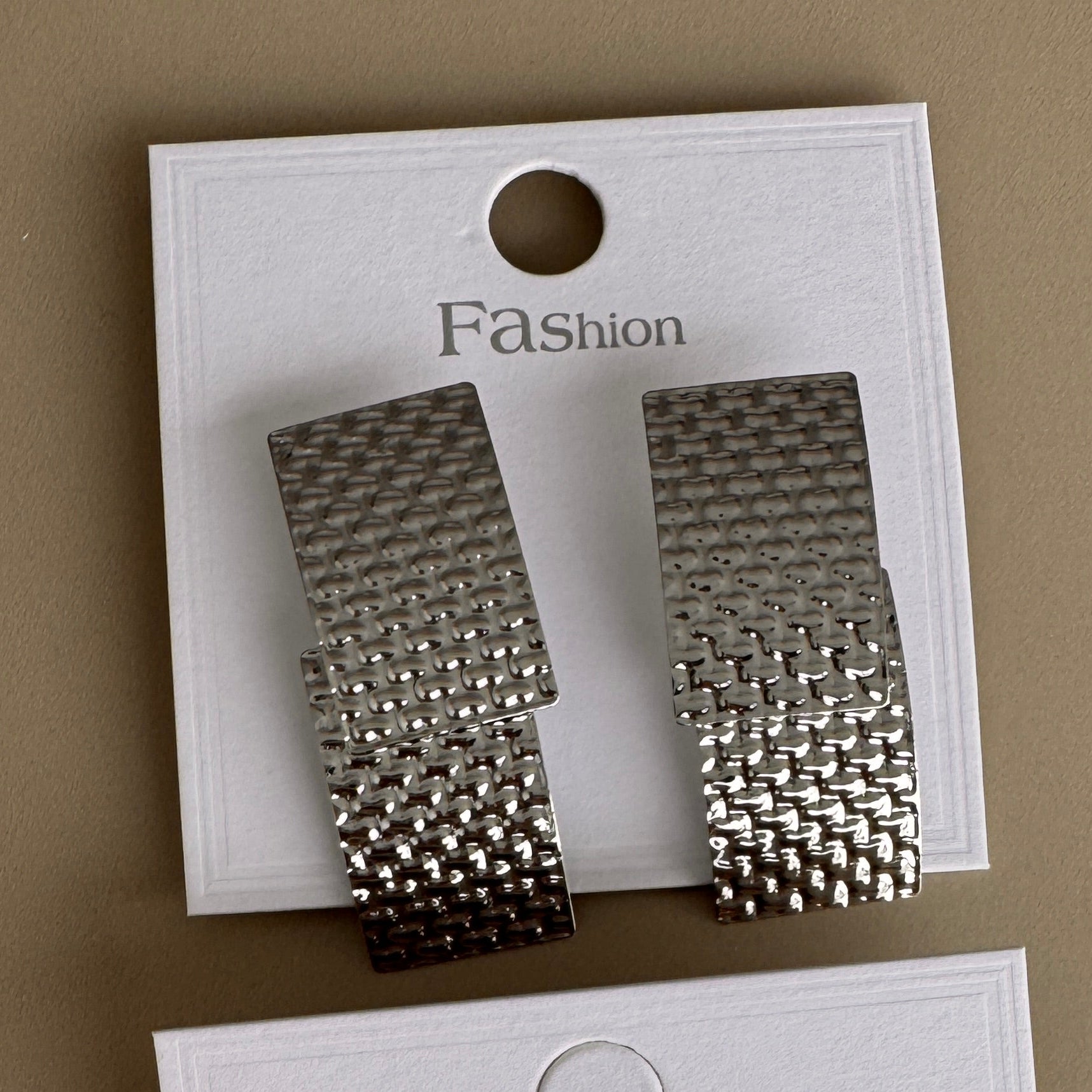 Aretes Rectangulares Texturizados Dobles