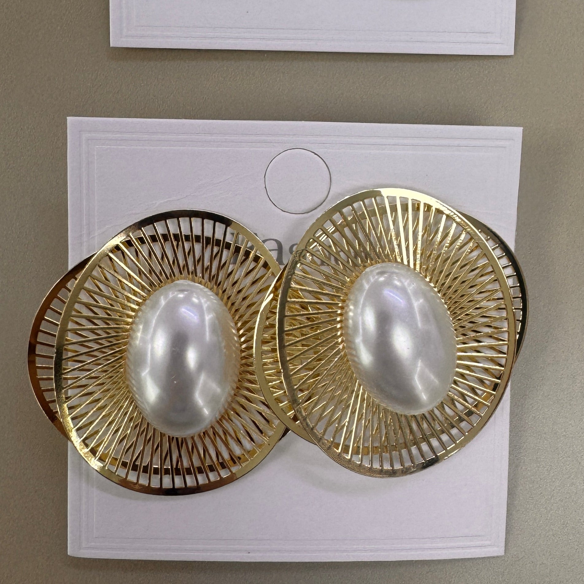 Aretes Circulares Calados con Centro Perlado