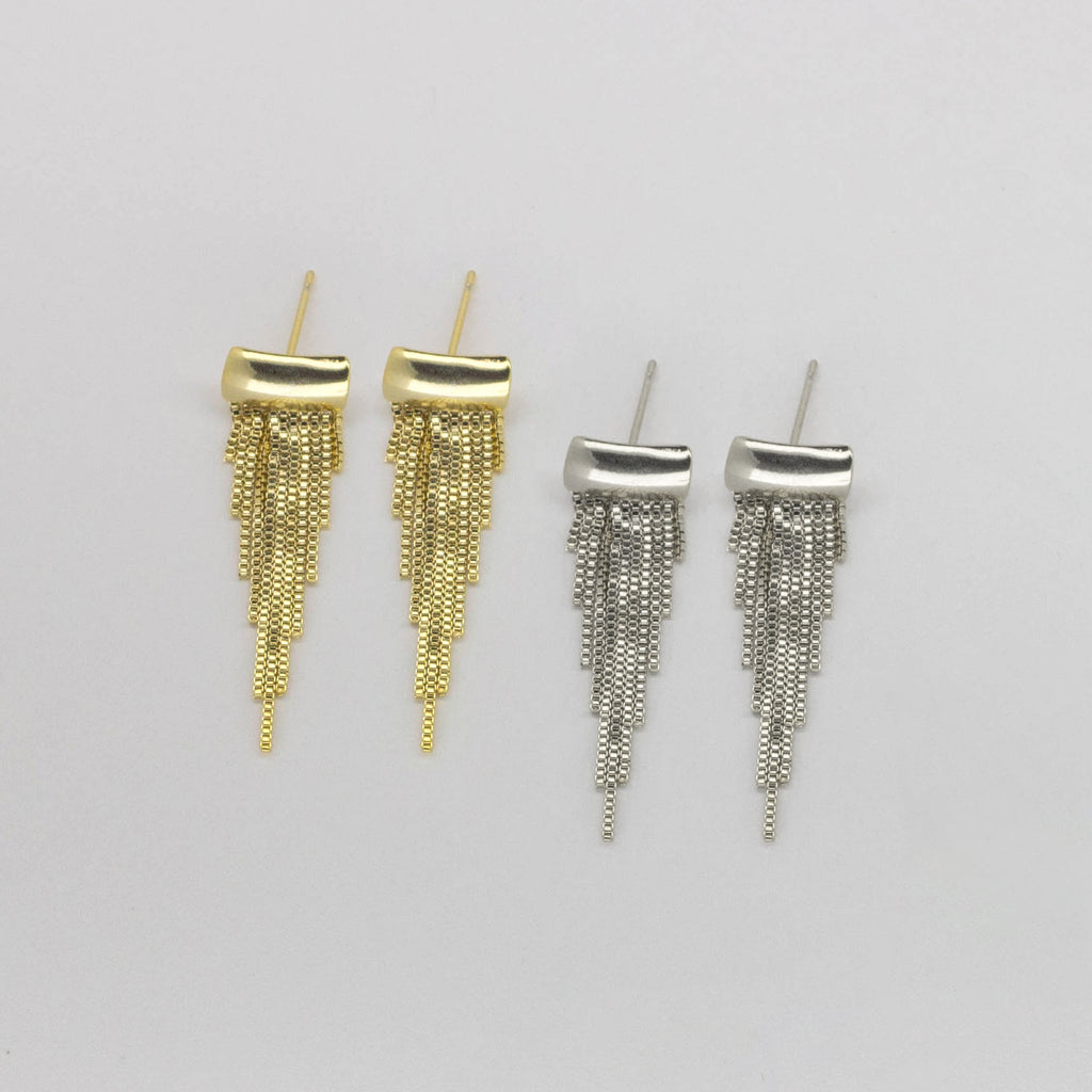 Arete con acabado Liso y Colgantes de Cadenas en Cascada