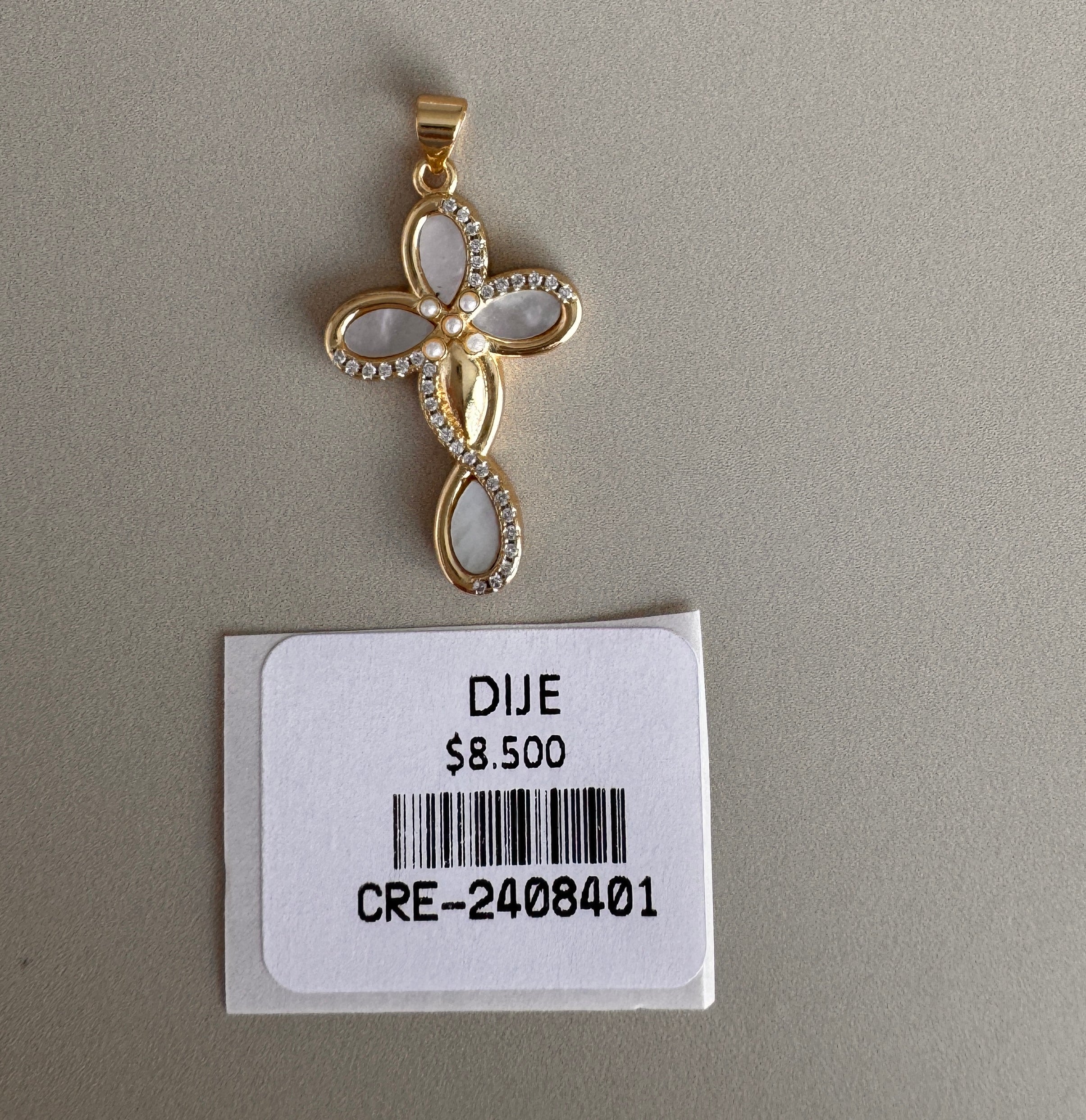 Dije Cruz Floral con Detalles Brillantes