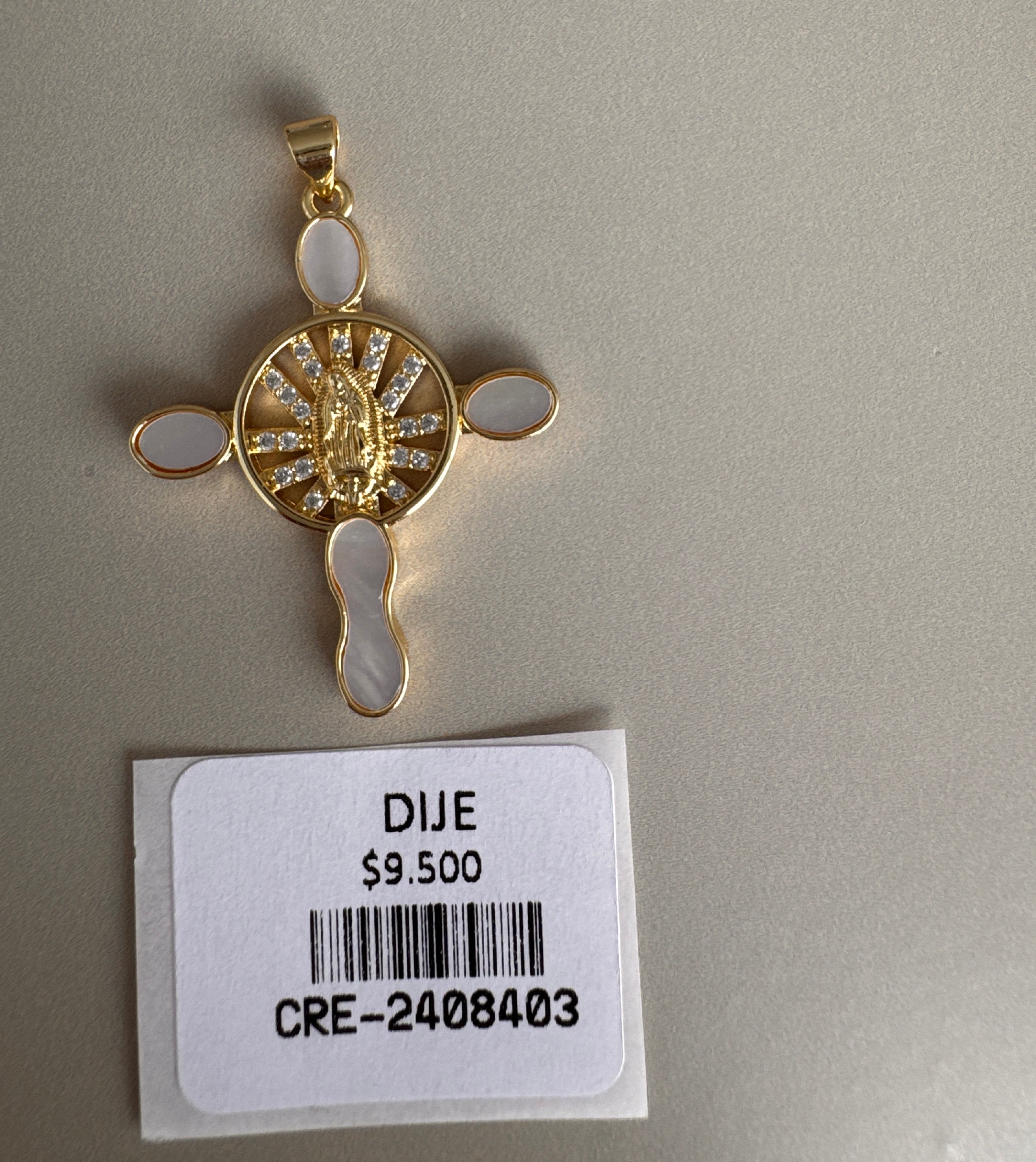 Dije de Cruz con Imagen Religiosa y Piedras Blancas