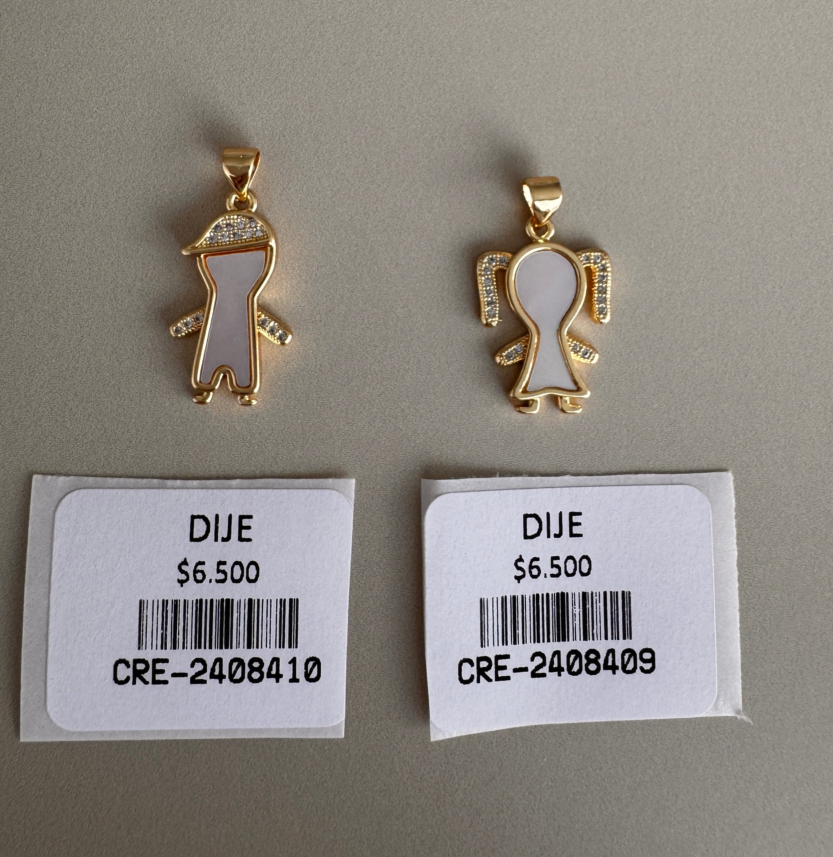Dije de Niño y Niña con Detalles Brillantes