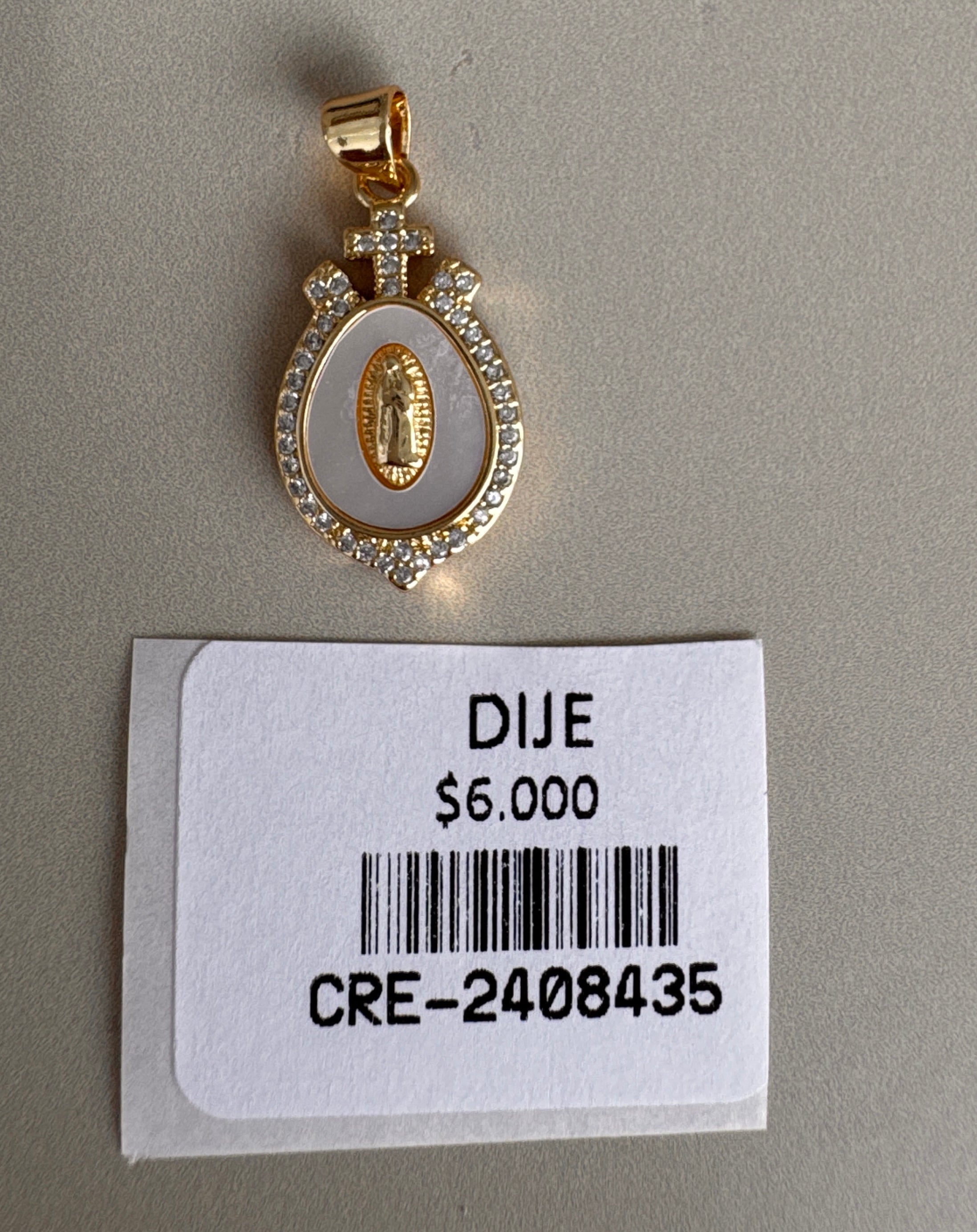 Dije con Medalla, Cruz y Detalles Brillantes