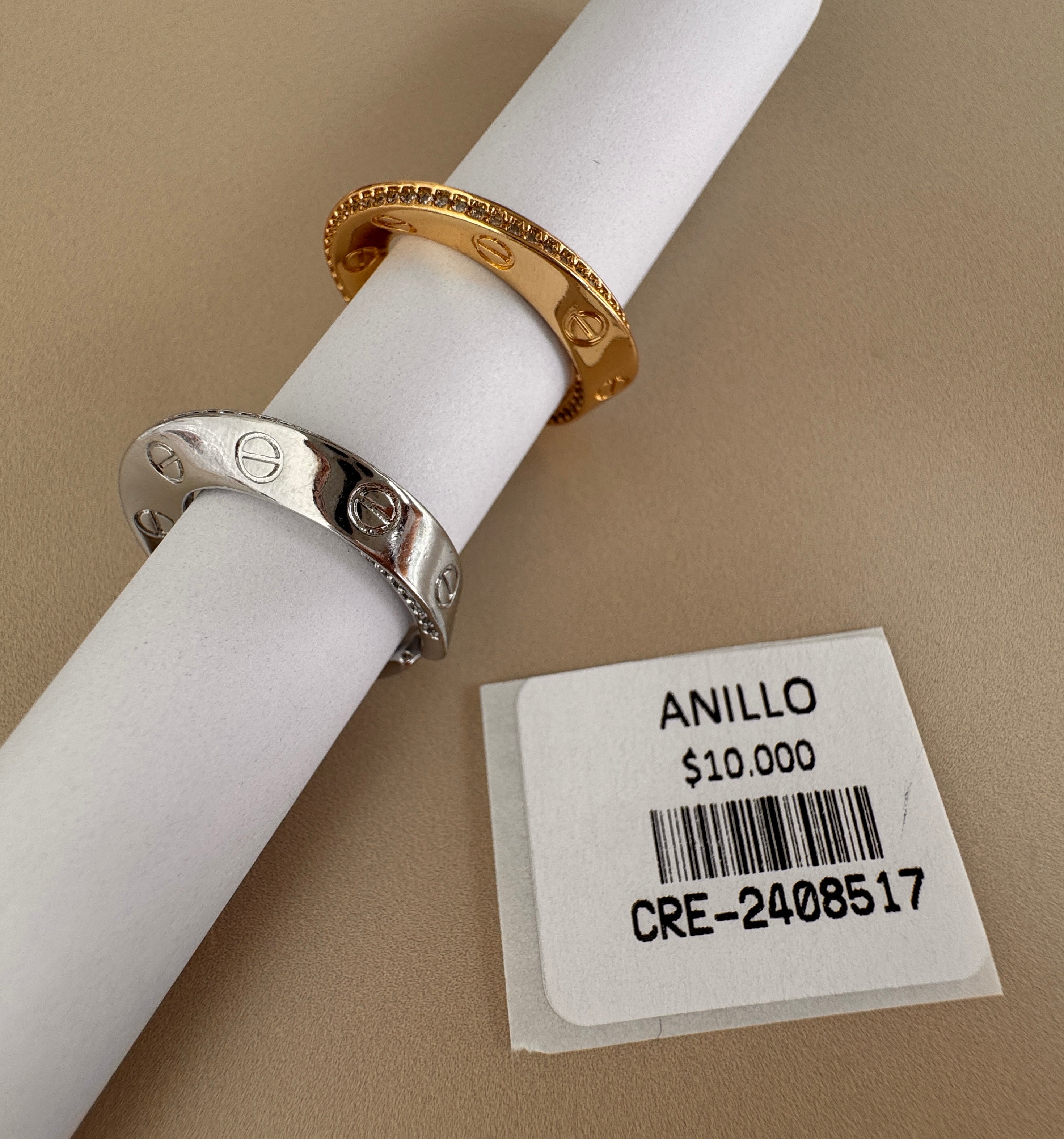 Anillo de Banda Ancha con Detalles Circulares