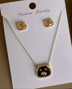 Set de Collar y Aretes con Dije de Oso y Borde Brillante