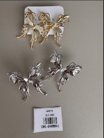 Aretes Mariposa con una Forma Abstracta