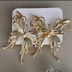 Aretes Mariposa con una Forma Abstracta