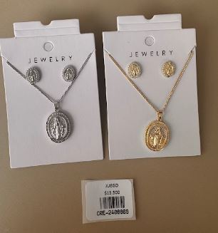 Set de Collar y Aretes Medalla Religiosa