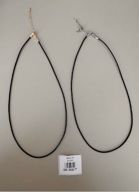 Collar de Cordón Negro con Detalle Metálico