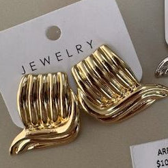 Aretes Texturizados con Relieve