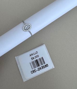 Anillo Ovalado con Brillantes