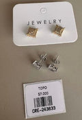 Aretes Topo Cuadrados con Detalle Central Brillante