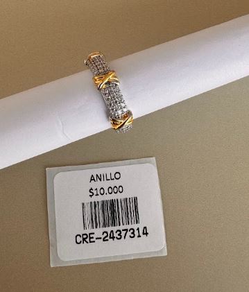 Anillo de Banda con Detalles Cruzados y Brillantes