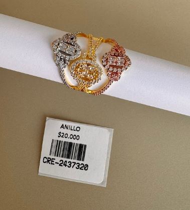 Anillo Triple con Diseño Geométrico y Brillantes