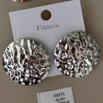 Aretes Redondos con Textura Martillada