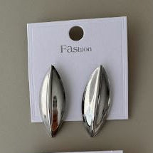 Arete forma de Hoja con Relieve