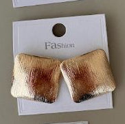 Aretes Cuadrados Texturizados Brillantes
