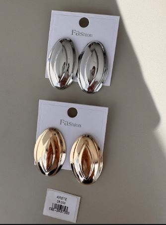 Aretes Ovalados con Relieve en el centro