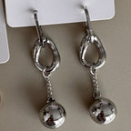Aretes Colgantes con Esfera y Aro Ovalado