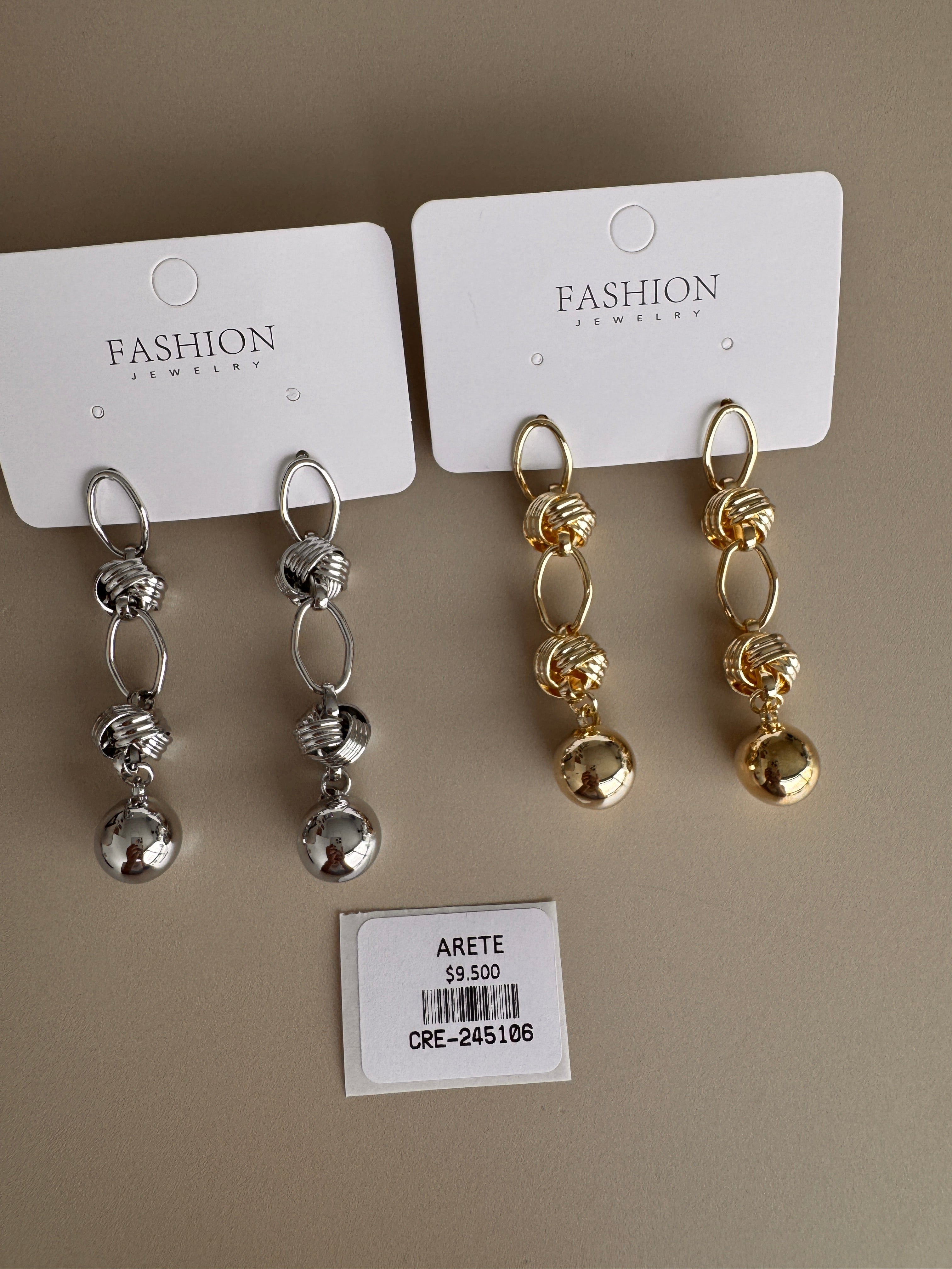 Aretes Colgantes con Nudos y Esfera