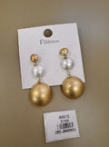Aretes Doble Esfera Dorado y Perla Nácar